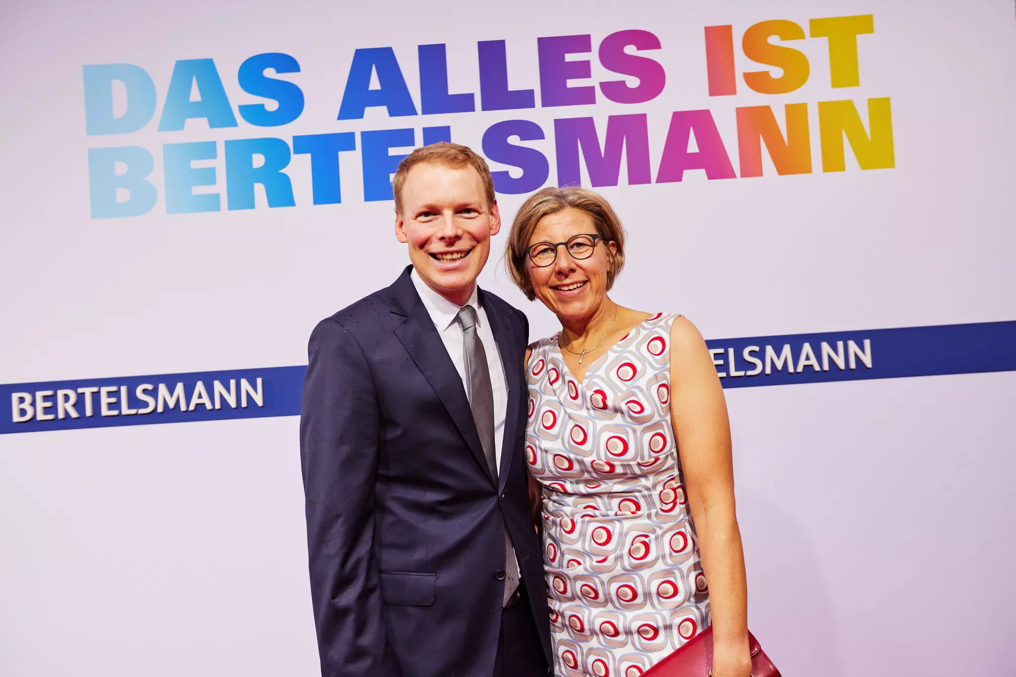 Rolf und Natalie Hellermann auf dem roten Teppich der Bertelsmann Party 2025.