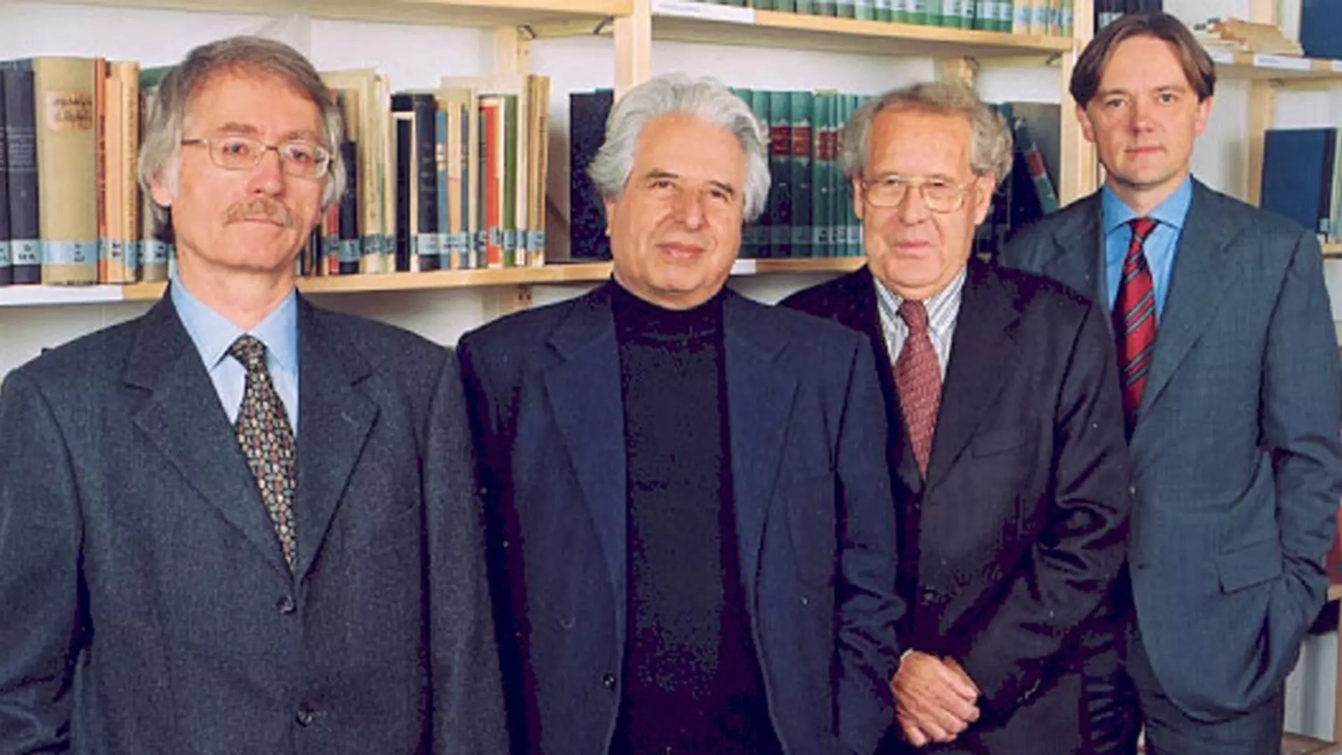 Vier männliche Mitglieder der UHK-Kommission