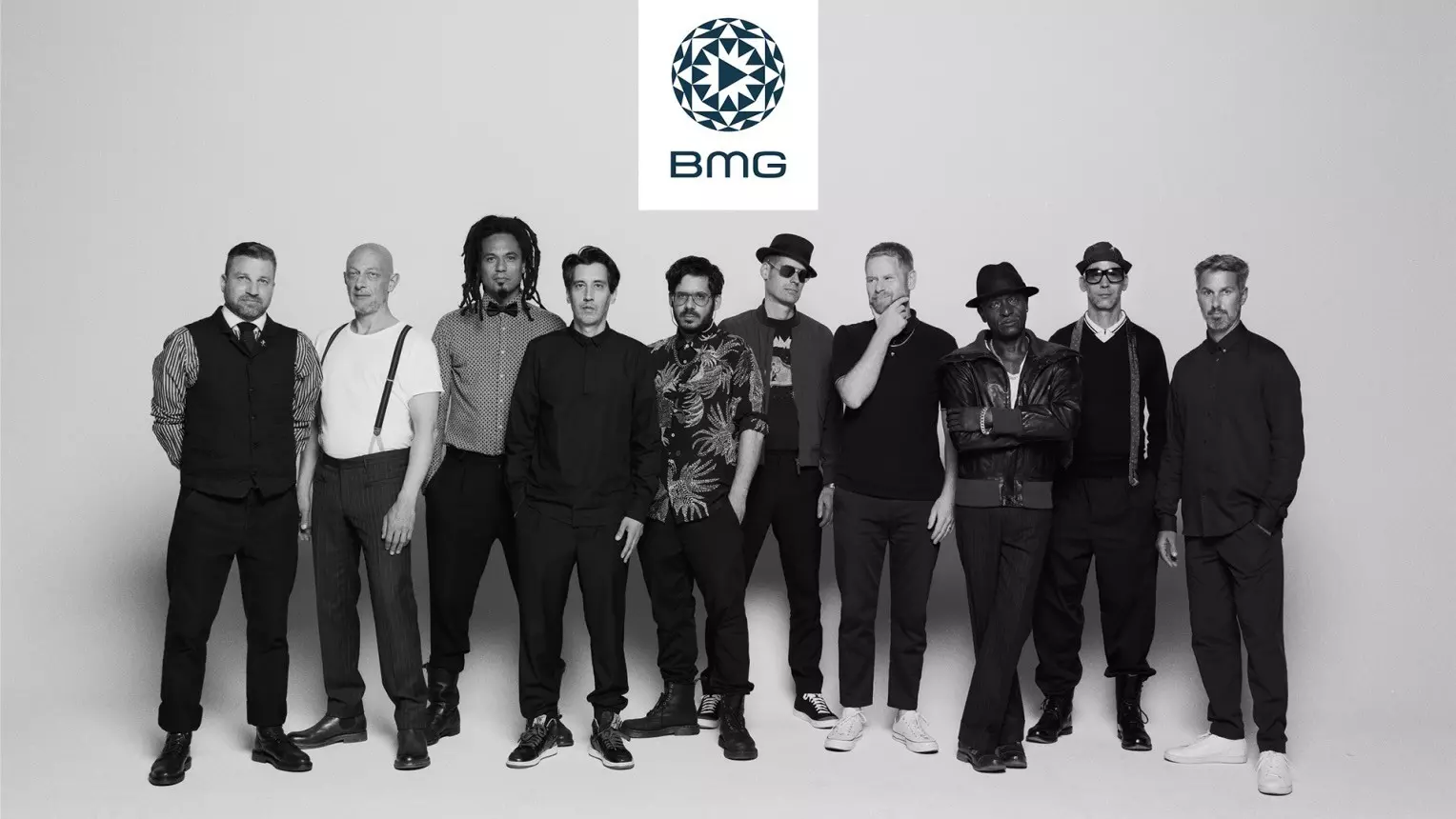 Group photo of the band „Seeed“