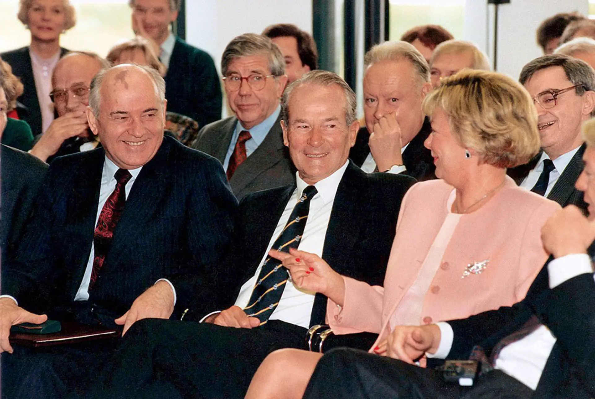 Group photo with Mikhail Gorbachev, Reinhard Mohn and Liz Mohn at Bertelsmann in Gütersloh.