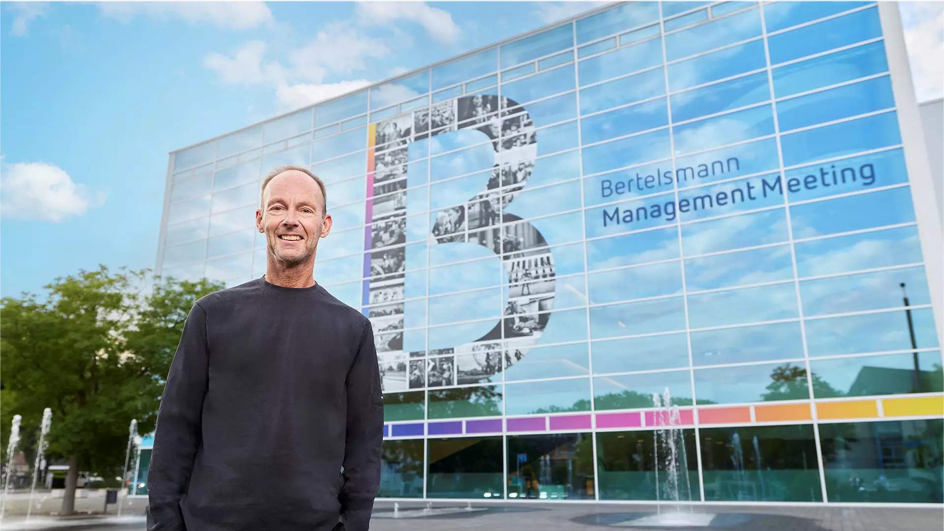 Thomas Rabe in front of the Theater Gütersloh