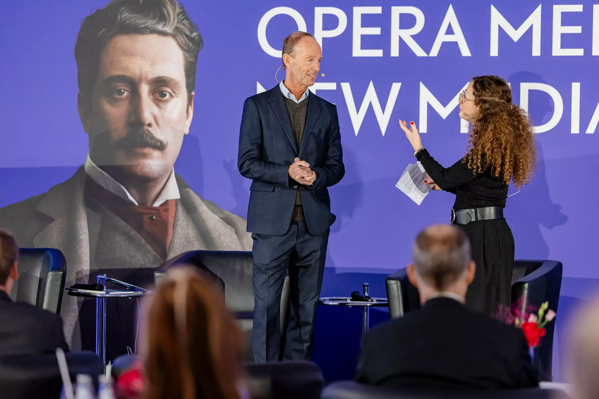 Thomas Rabe in conversation with presenter Shelly Kupferberg on stage
