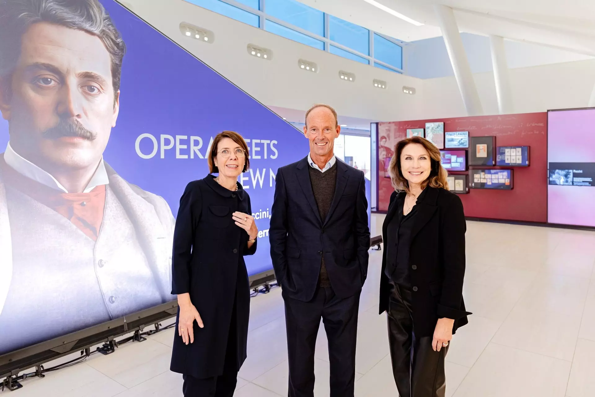 Helen Müller, Thomas Rabe and Karin Schlautmann in the entrance area of the Puccini exhibition