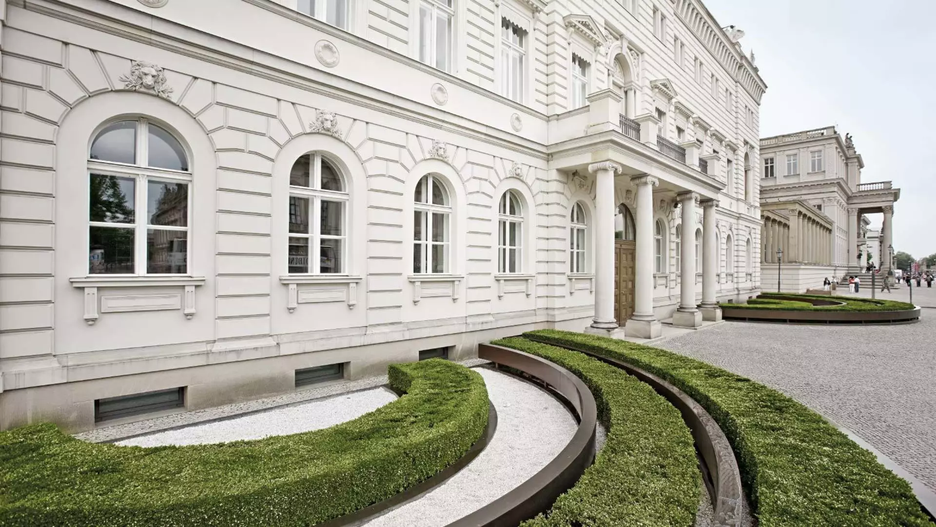 The façade of Bertelsmann's representative premises at Unter den Linden 1
