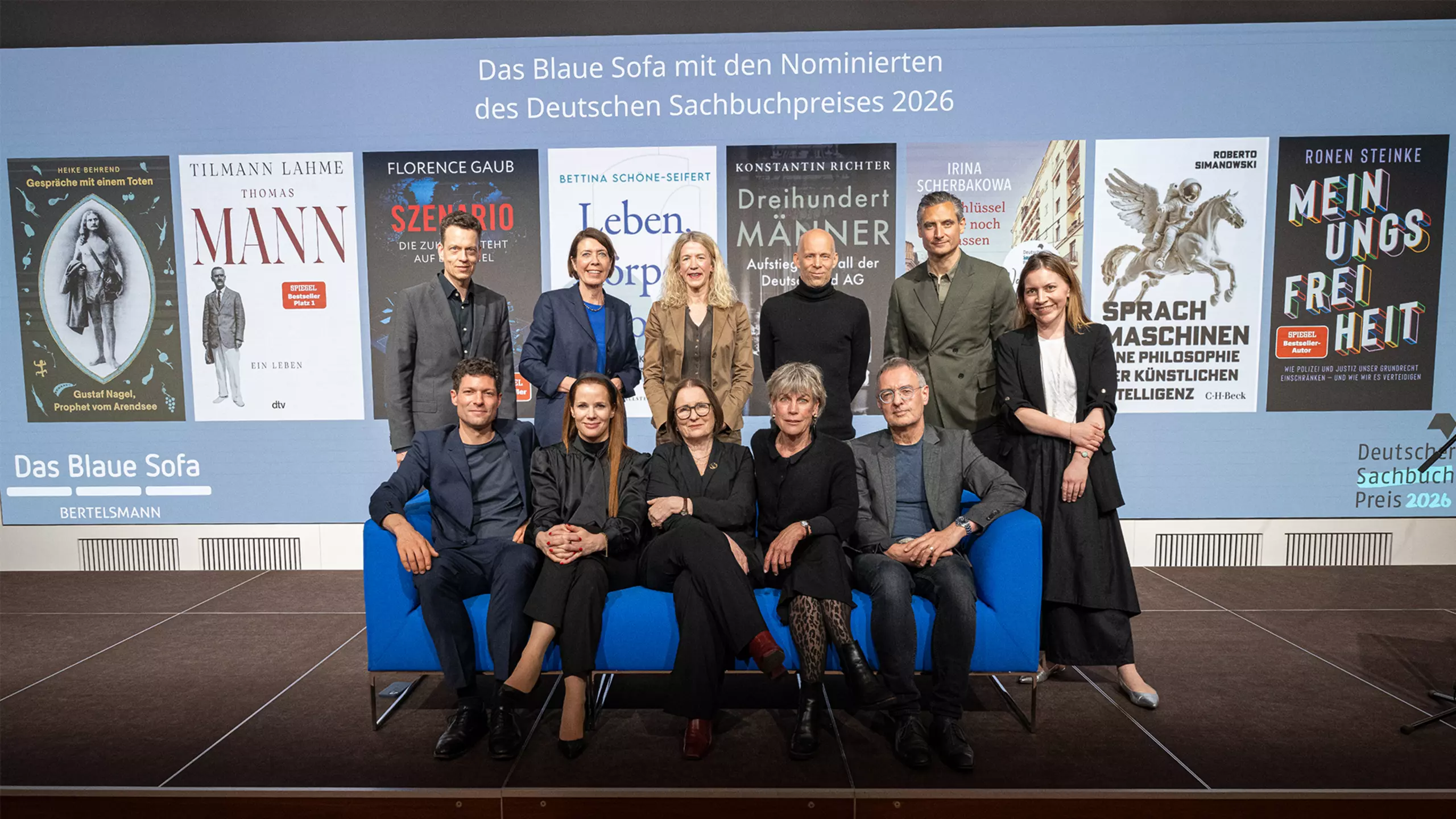 Vordere Reihe, v.li. Ronen Steinke, Florence Gaub, Irina Scherbakowa, Bettina Schöne-Seifert, Roberto Simaowski Hintere Reihe v.li. Tilmann Lahme, Helen Müller, Christiane Wirtz, Konstantin Richter, Jens-Christian Rabe, Laura Austen