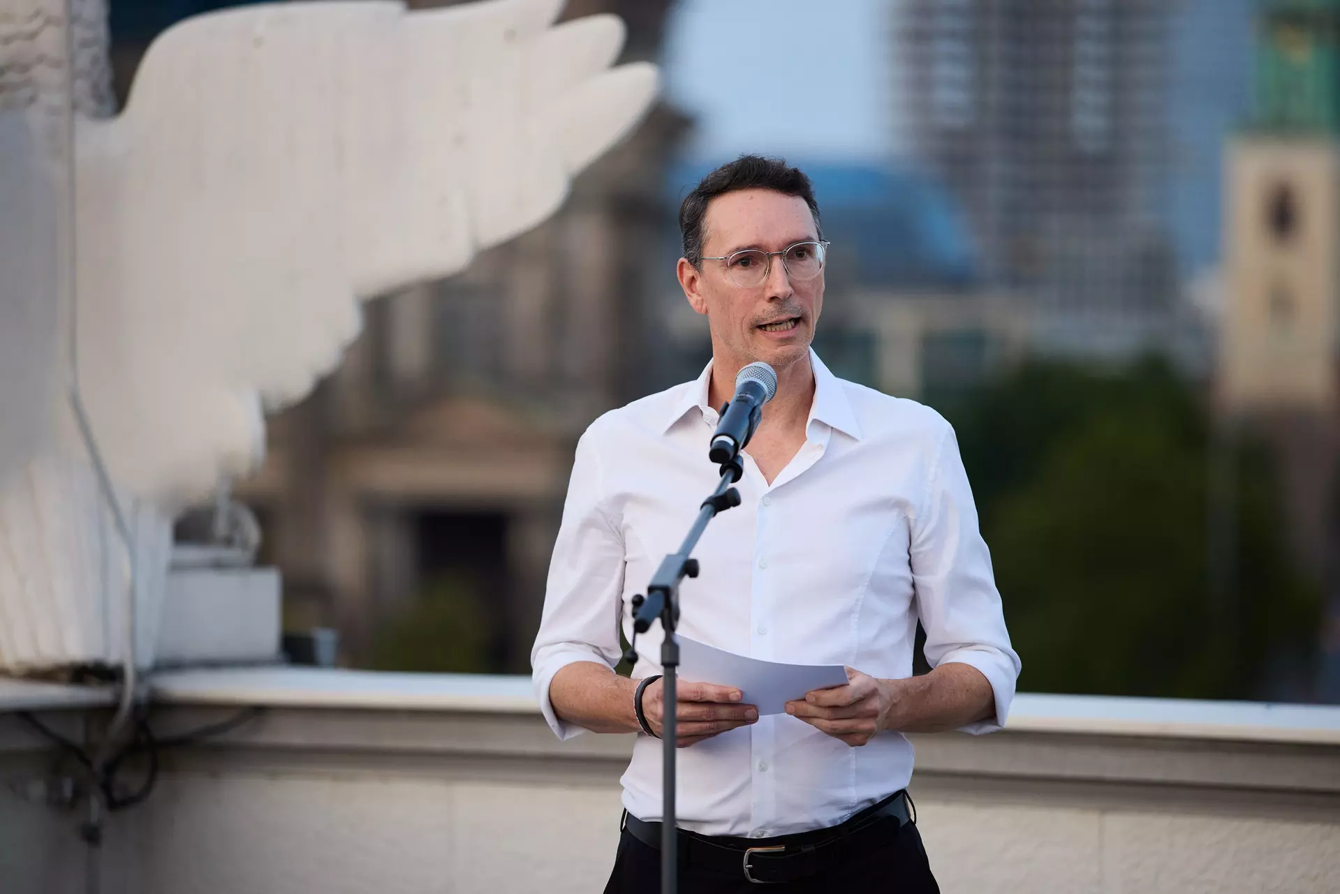 Sascha Schwingel begrüßt die Gäste der 15. UFA Filmnächte