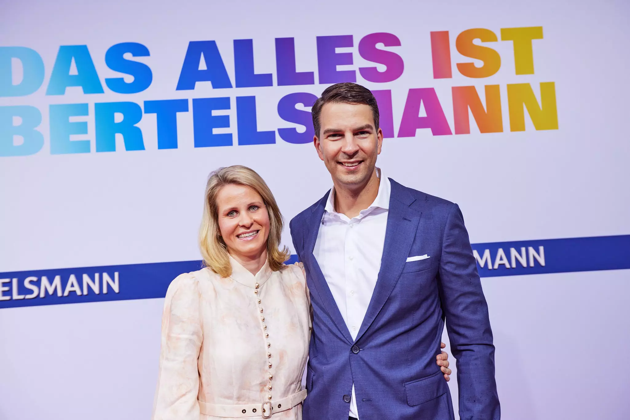 Julia und Carsten Coesfeld auf dem roten Teppich der Bertelsmann Party 2025