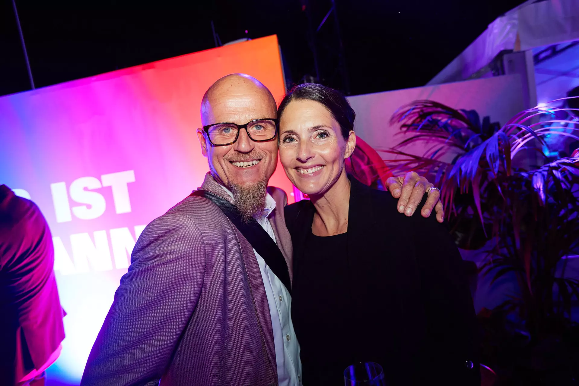 Ralf Zacherl und Viola Zacherl auf der Dachterasse der Bertelsmann Repräsentanz bei der Bertelsmann Party 2025.