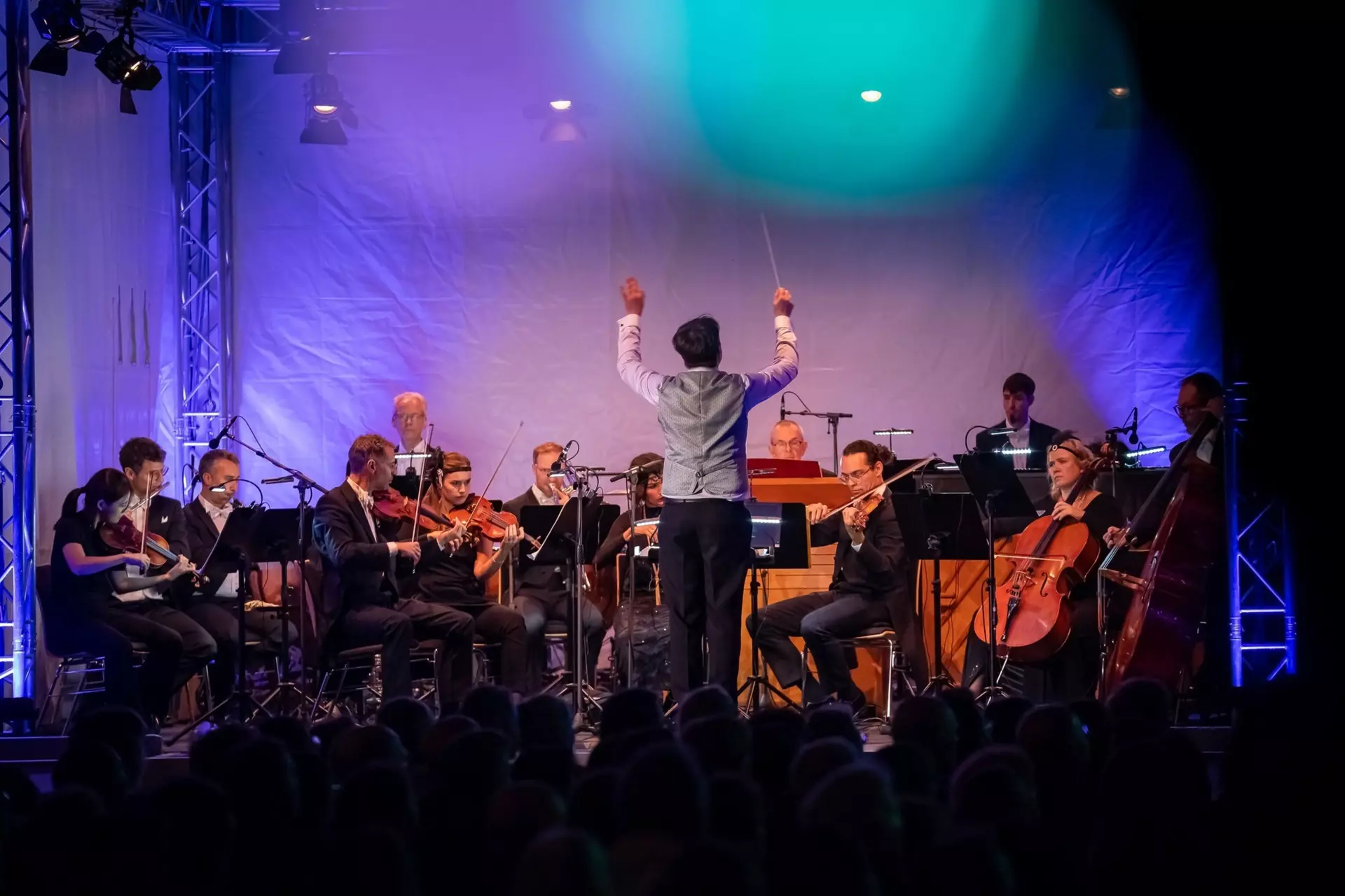 Das Metropolis Symphonie Orchester begleitet „DER ROSENKAVALIER“ musikalisch