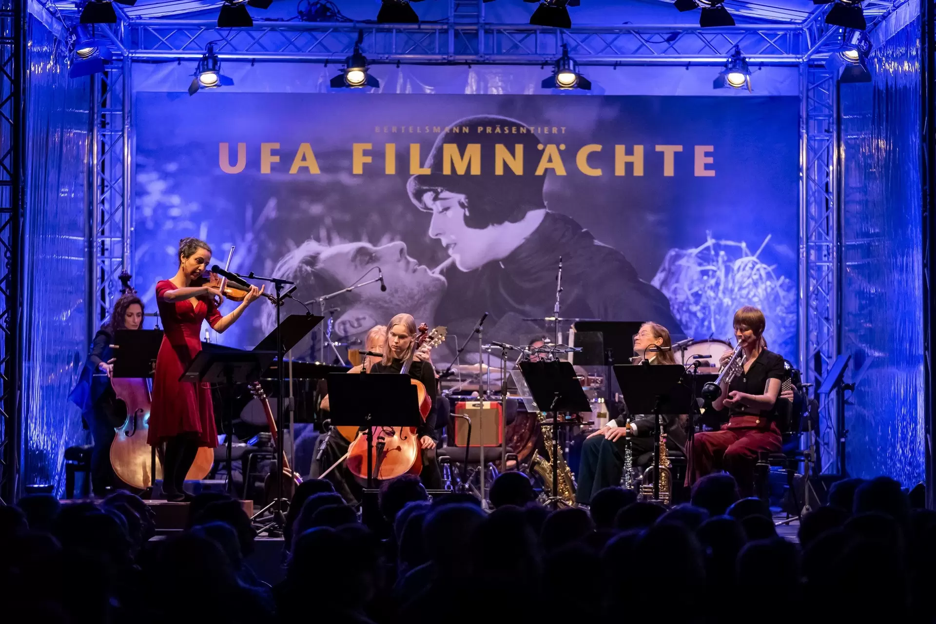 The opening film of the 2026 UFA Film Nights (“Lady Windermere’s Fan”) was accompanied by the all-female ensemble “The Roaring Dames,” led by Luiza Labouriau.