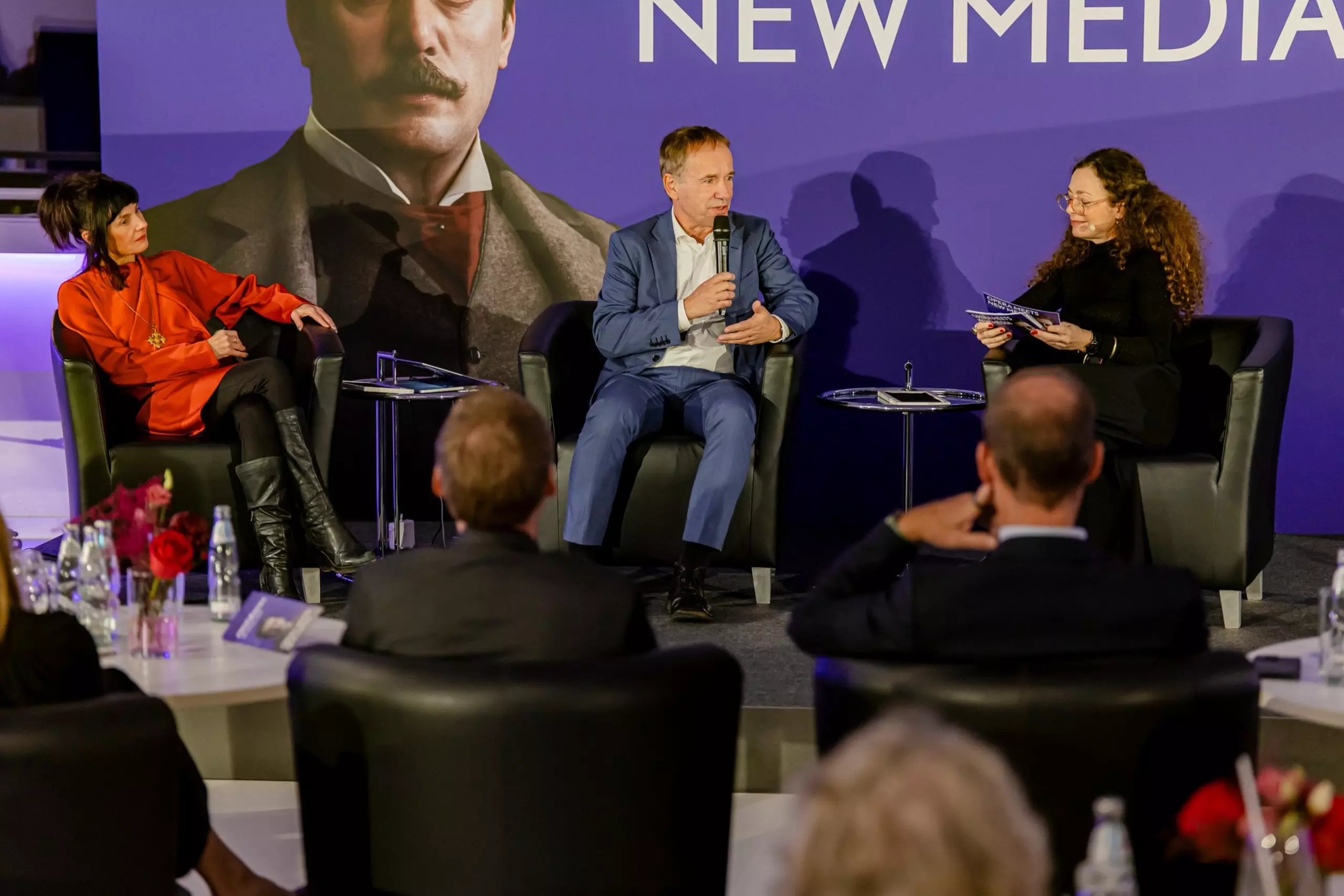 Jovanka von Wilsdorf, Arnold Jacobshagen, and Shelly Kupferberg in conversation on stage