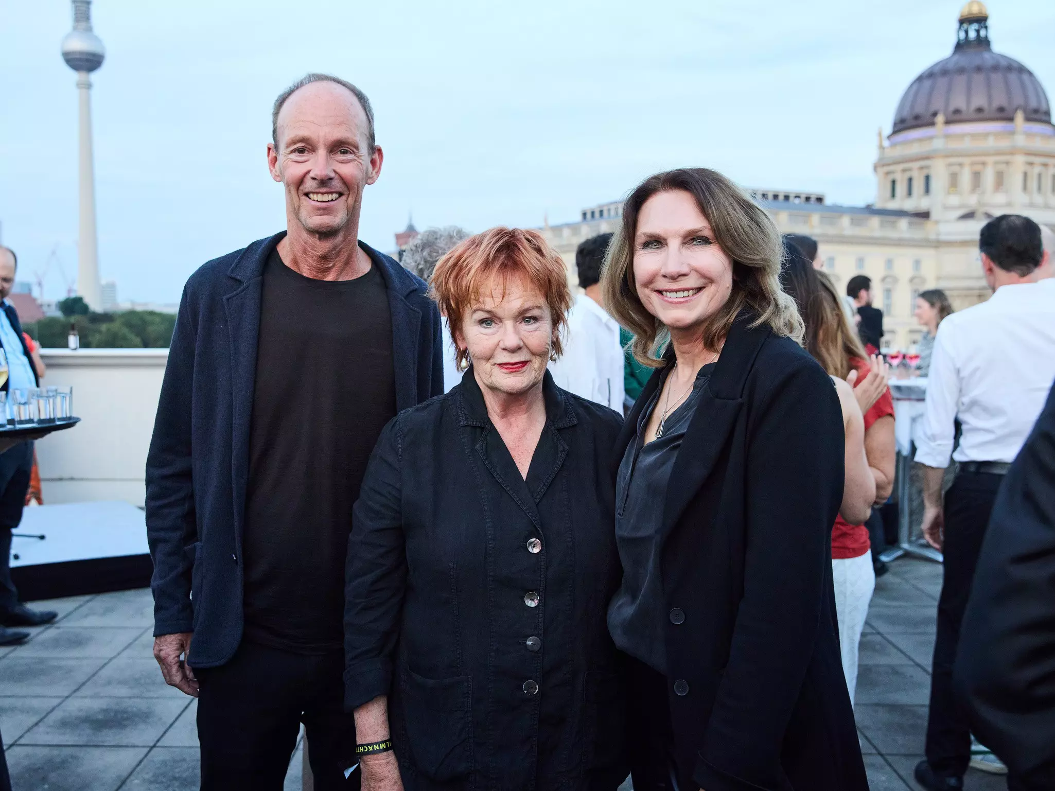 Bertelsmann-CEO Thomas Rabe, Christiane von Wahlert, Vorstand der Friedrich-Wilhelm-Murnau-Stiftung und Karin Schlautmann, Leiterin der Bertelsmann Unternehmenskommunikation
