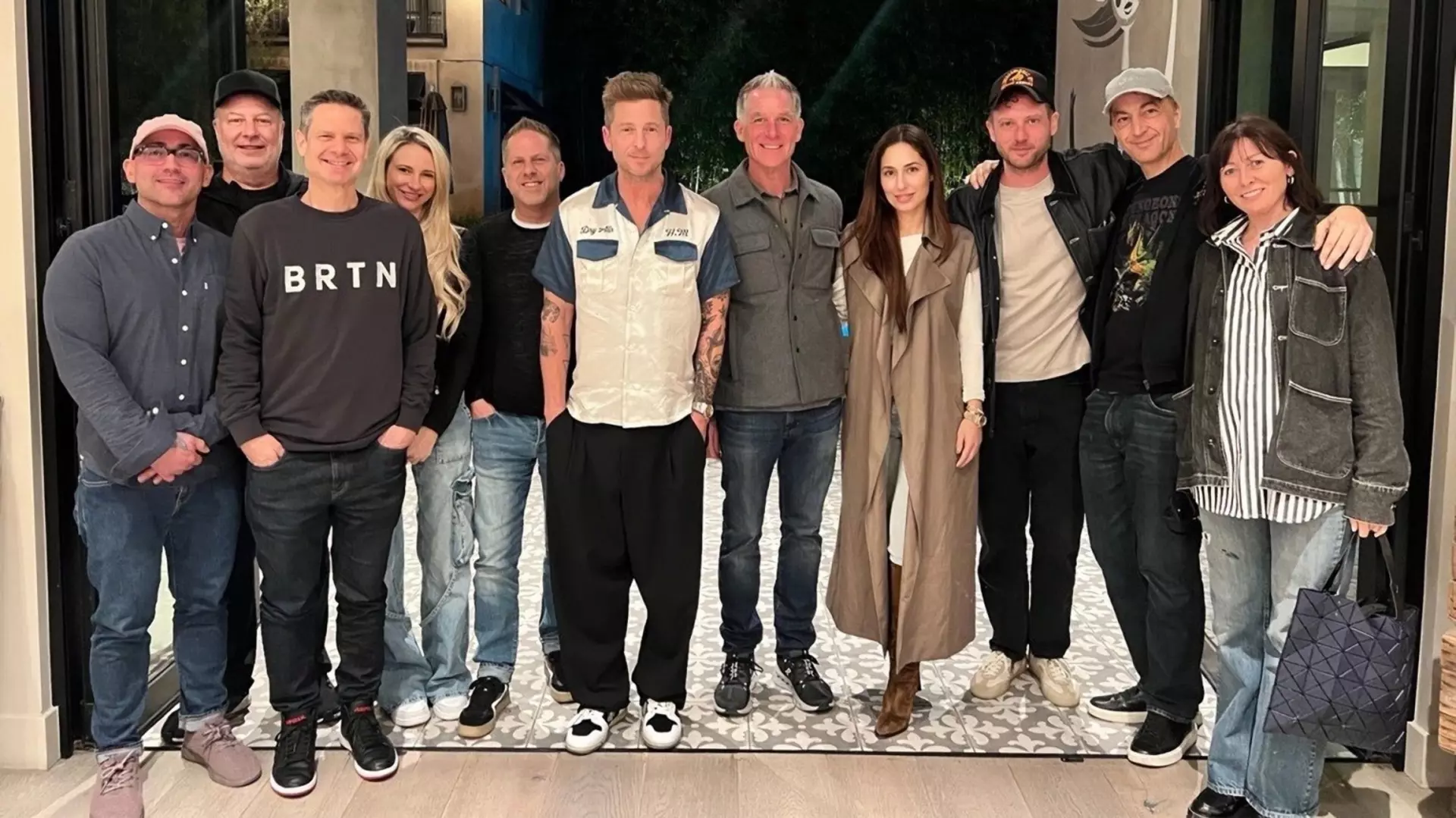 Gruppenfoto von OneRepublic und BMG Management