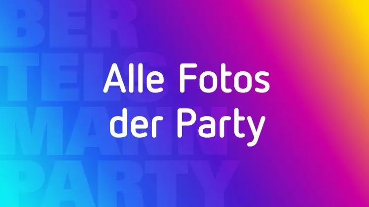 Teaser mit Farbverlauf, der auf einen Link mit allen Fotos der Bertelsmann Party 2025