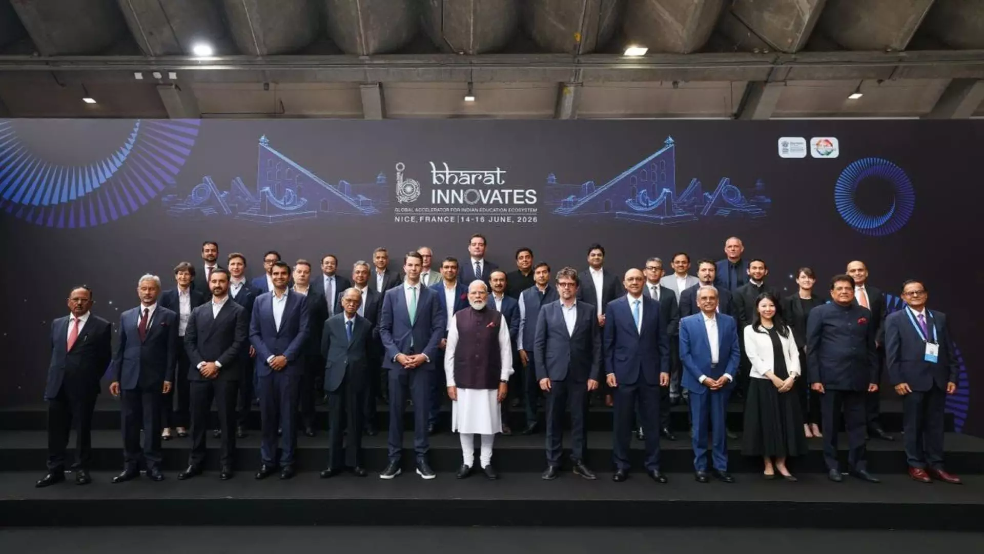 Groupphoto of the participants, with Indian Prime Minister Narendra Modi and Carsten Coesfeld, CEO of Bertelsmann Investments, in the center.
