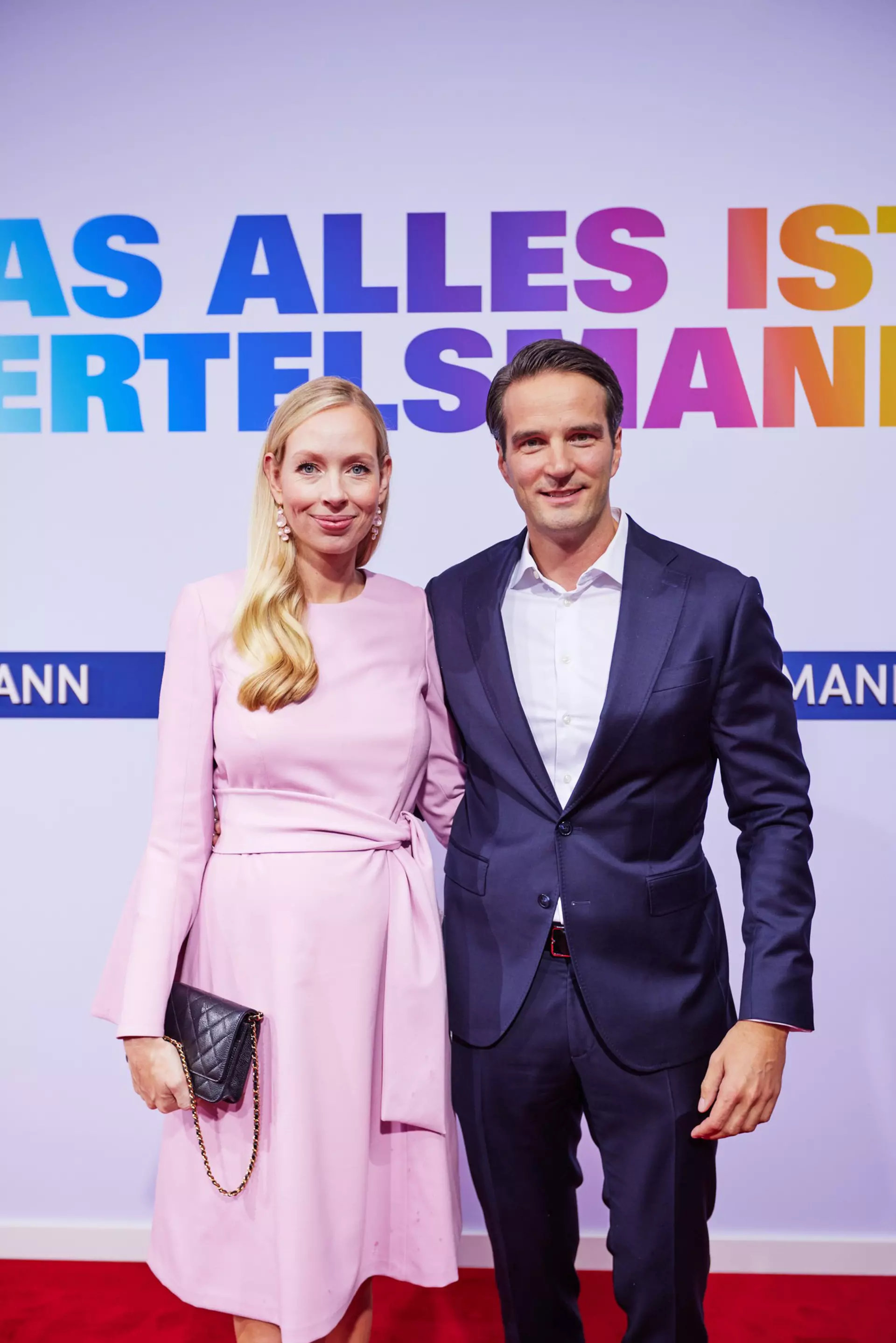 Marie-Josefien und Thomas Coesfeld auf dem roten Teppich der Bertelsmann Party 2025.