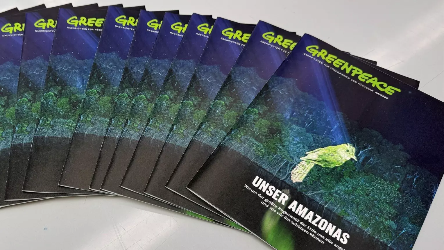 Cover of the Greenpeace magazine