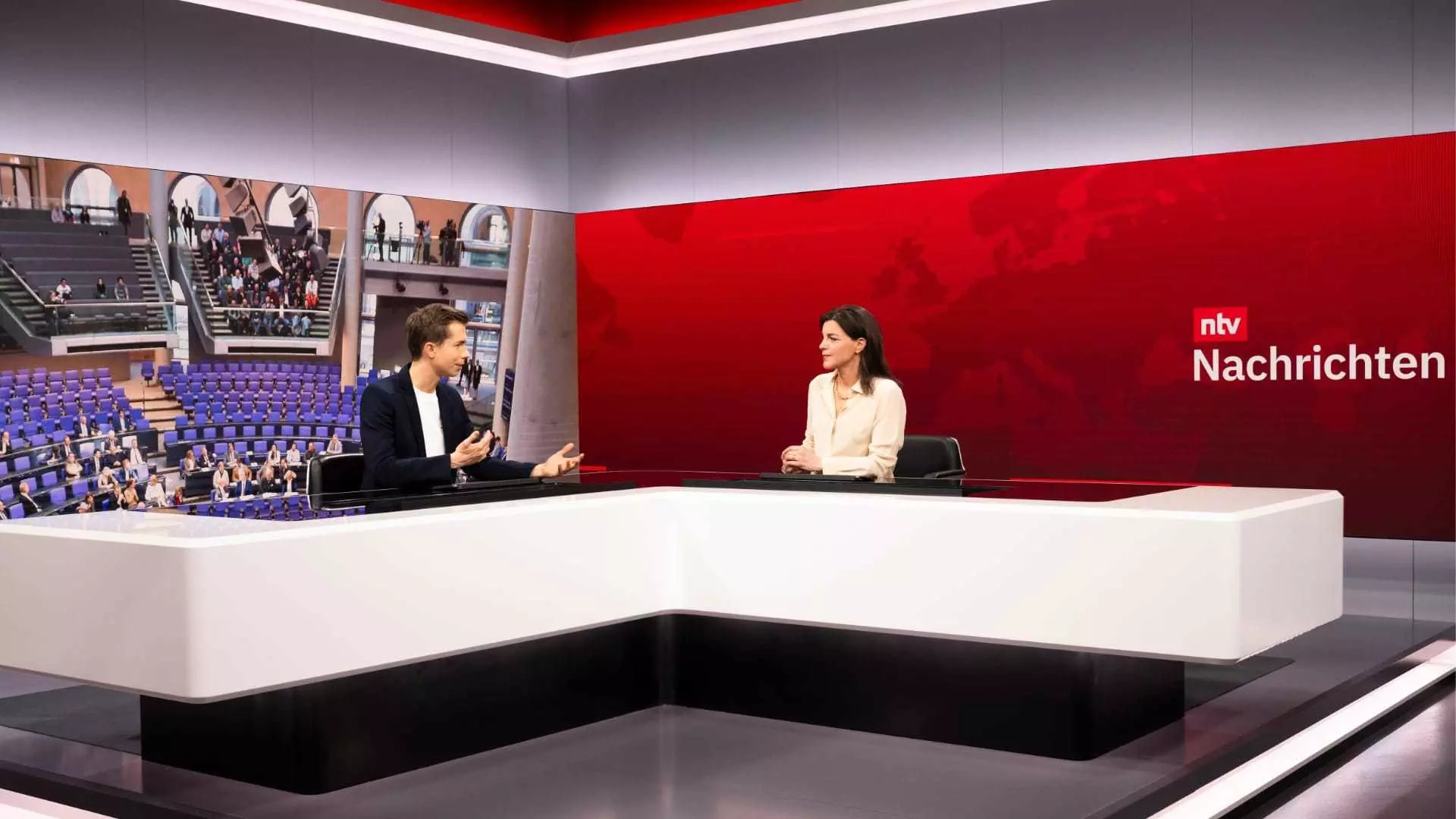 Christoph Hoffmann and Isabelle Körner on the NTV Stage